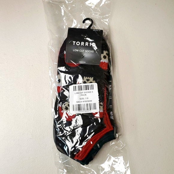 ❤️NWT 5 PAIRS VINTAGE TORRID WIDE, LOW CUT SOCKS - CHRISTMAS - SKULLS PLAID - Picture 6 of 11